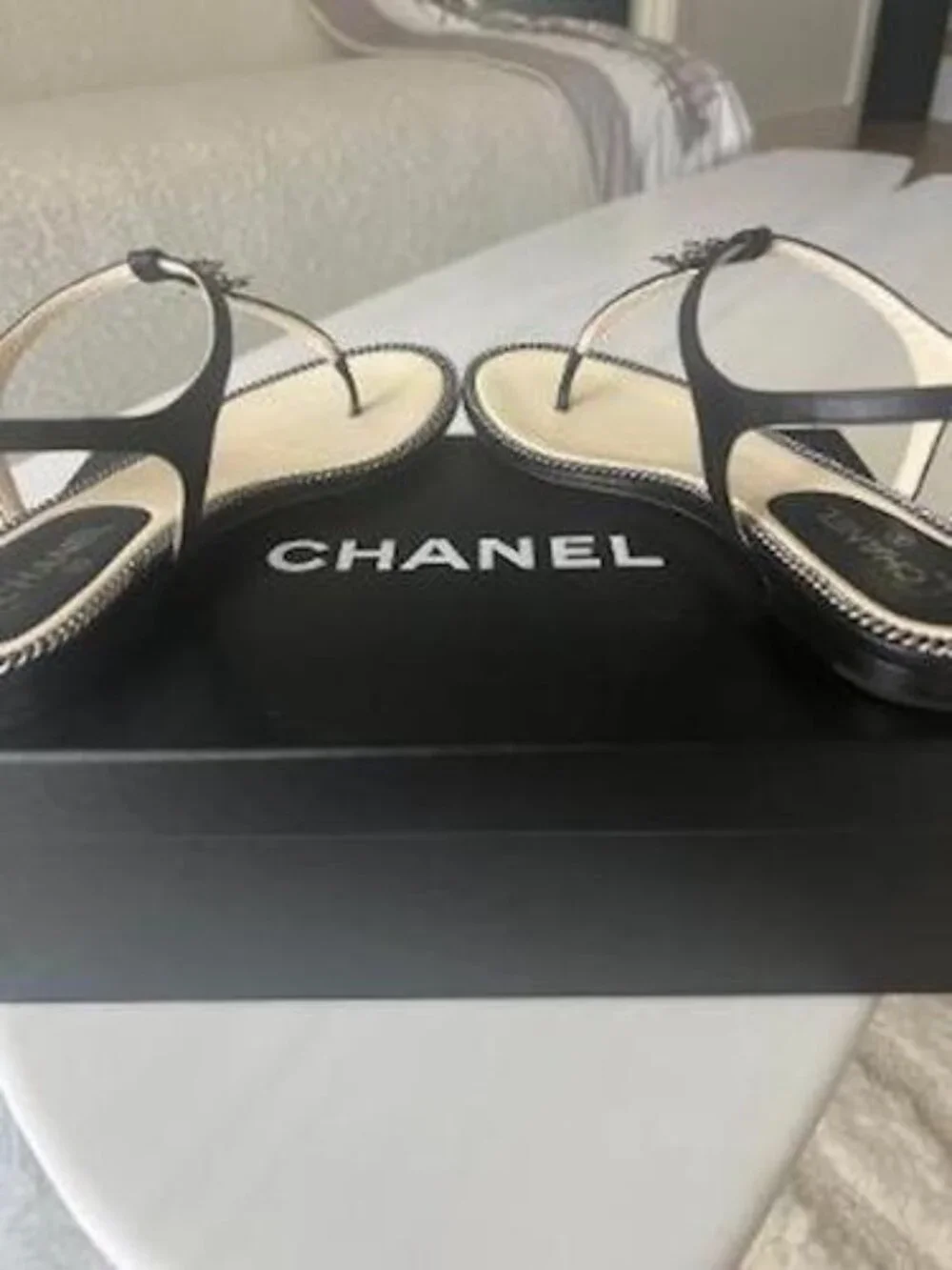 CHANEL 14P ENTRE DOIGTS BLACK SANDALS WITH CC LOGO AND CHAIN AROUND EDGE, SZ 7.5